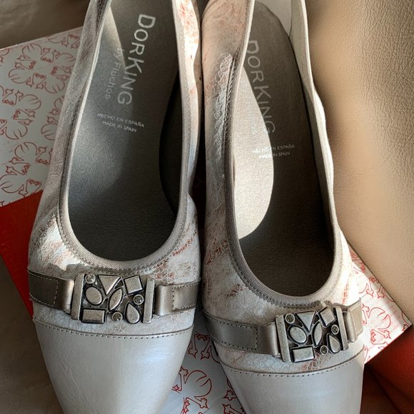 NEW! Dorking Cream Colour Leather Shoe. Size 9 - Picture 2 of 5